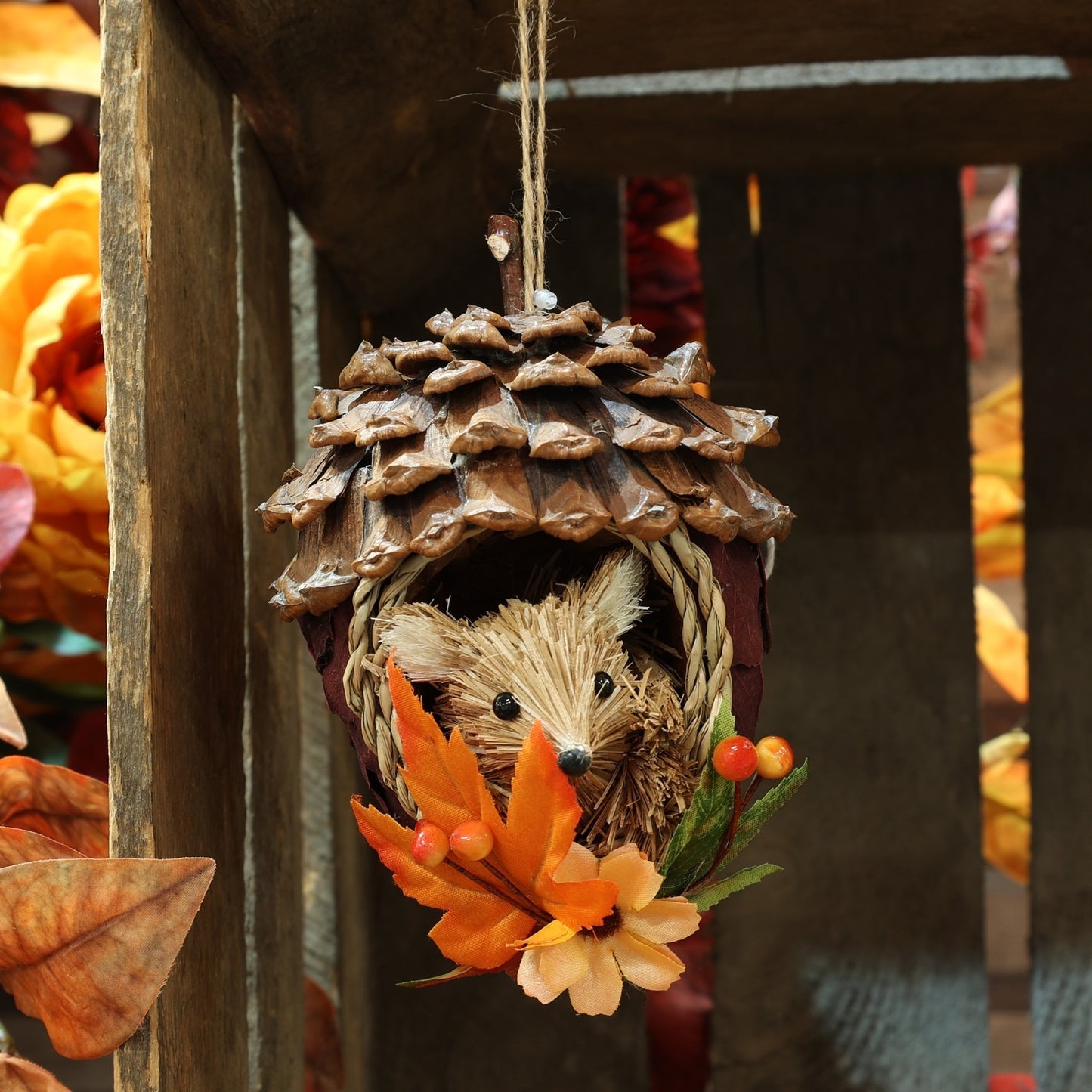 Autumnal Mouse Decoration in Acorn (10x10x16cm)