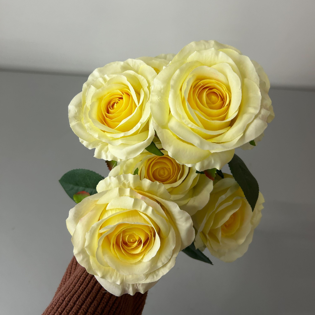 Camelot Pale Yellow Rose Bunch (7 Heads)